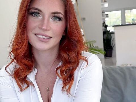 Find-Best-Hardcore.com presents: My roommates girlfriend helps me relax after work and gets a huge facial