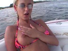Find-Best-Hardcore.com presents: Cute chick lets him in her ass at beach
