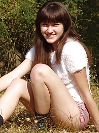 Find-Best-Hardcore.com presents: Outdoor girl Juliya plays in the field